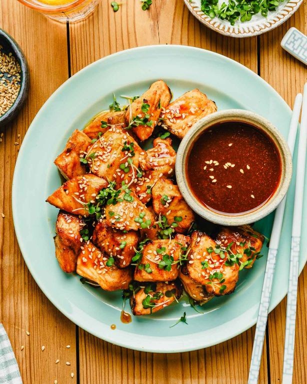Honey Sriracha Salmon Bites