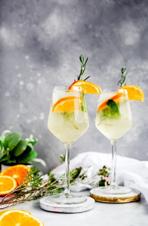 Prosecco and Elderflower Fizz