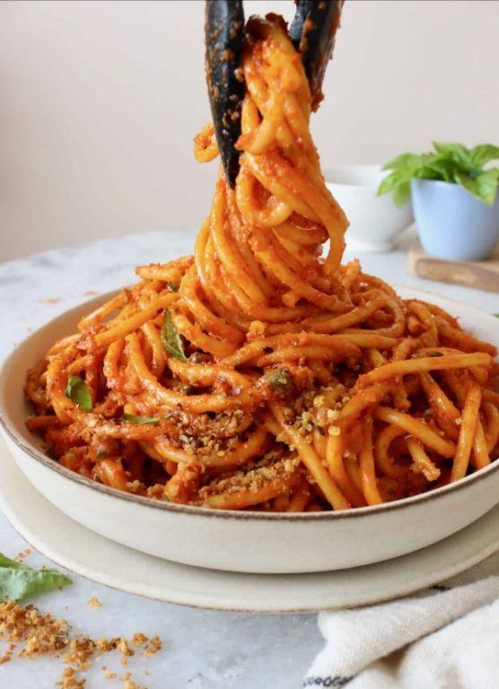 Spaghetti with Roasted Red Pepper Sauce
