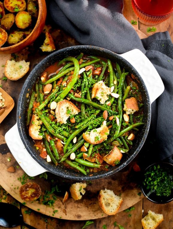 Spanish Judías Verdes con Tomate (Green Beans in Tomato Sauce)