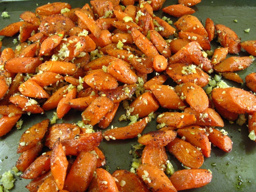 Allspice-Glazed Roasted Carrots