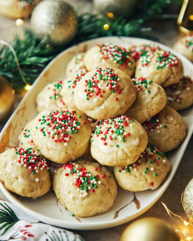 Anise-Flavored Anginetti Cookies