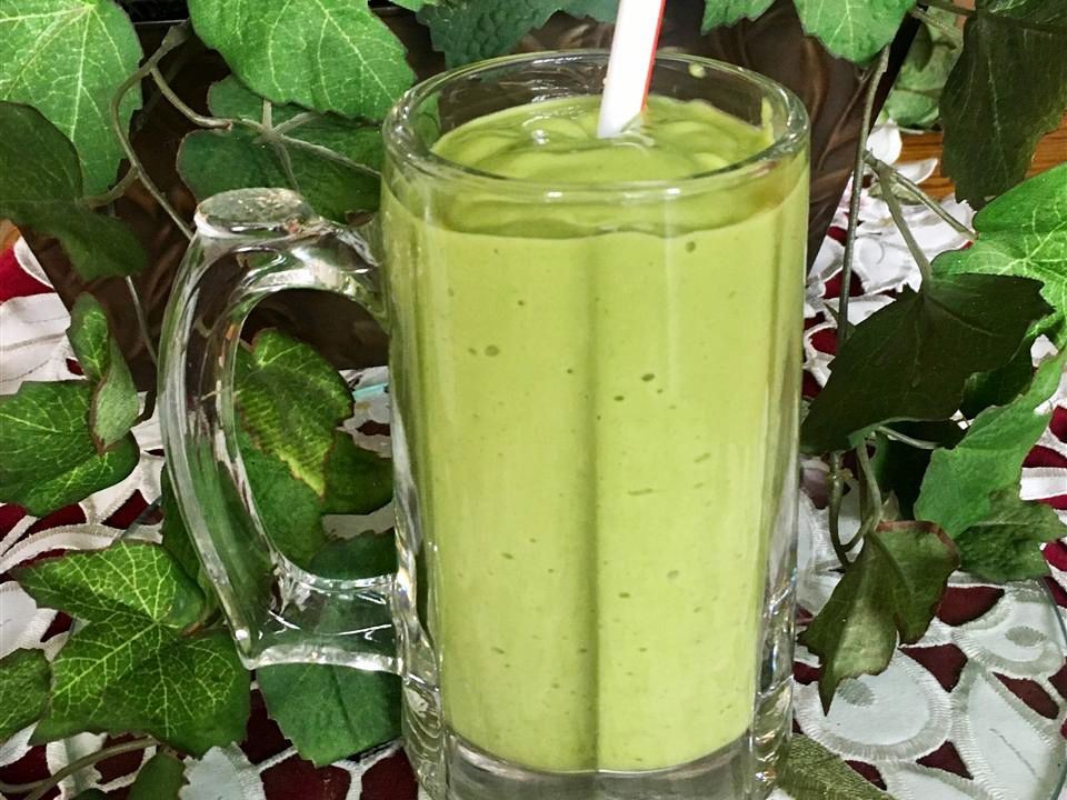 Avocado Smoothie with Banana and Spinach