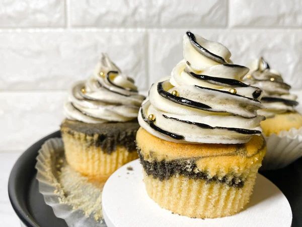 Black Sesame Steamed Cupcakes