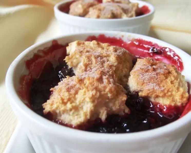 Blackberry Crown Cobbler with Cinnamon Sugar