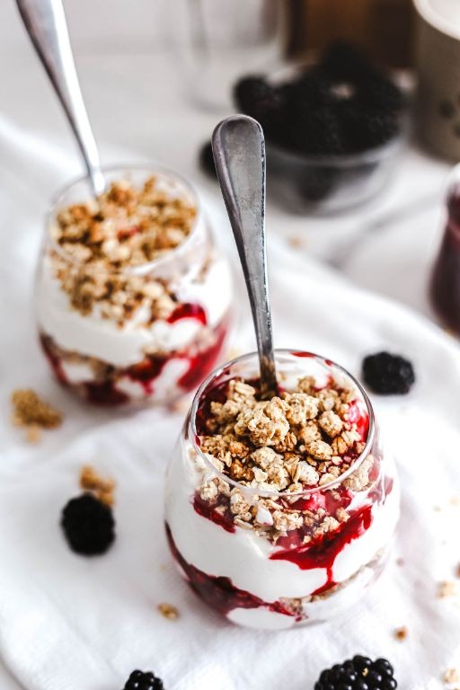 Blackberry Crown Parfait with Greek Yogurt