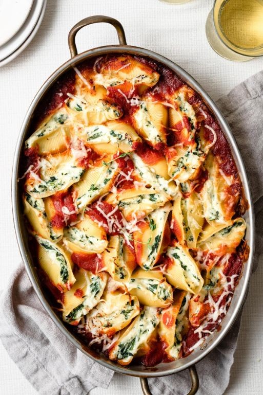 Cheesy Mozzarella and Spinach Stuffed Shells