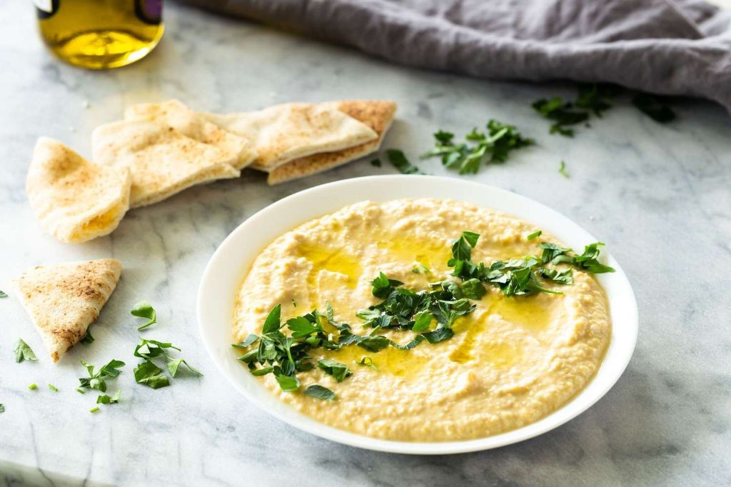 Classic Hummus with Tahini and Lemon