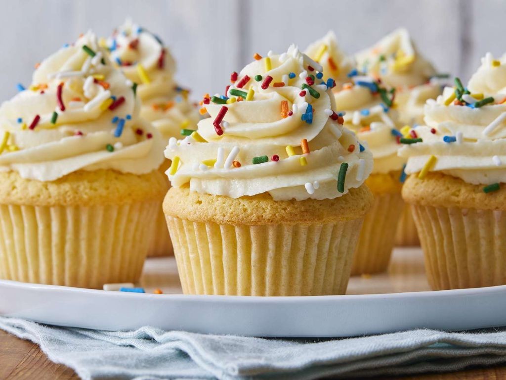 Classic Vanilla Steamed Cupcakes
