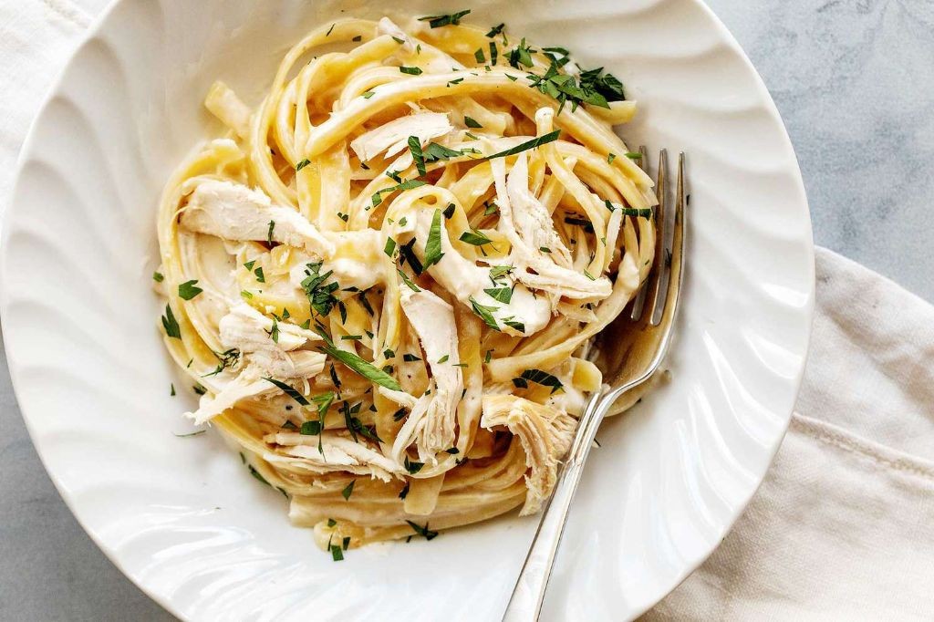 Creamy Rotisserie Chicken Alfredo Pasta