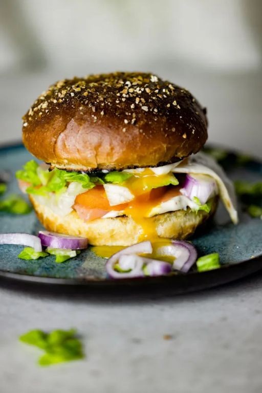 Crispy Salmon Burgers with Spicy Mayo