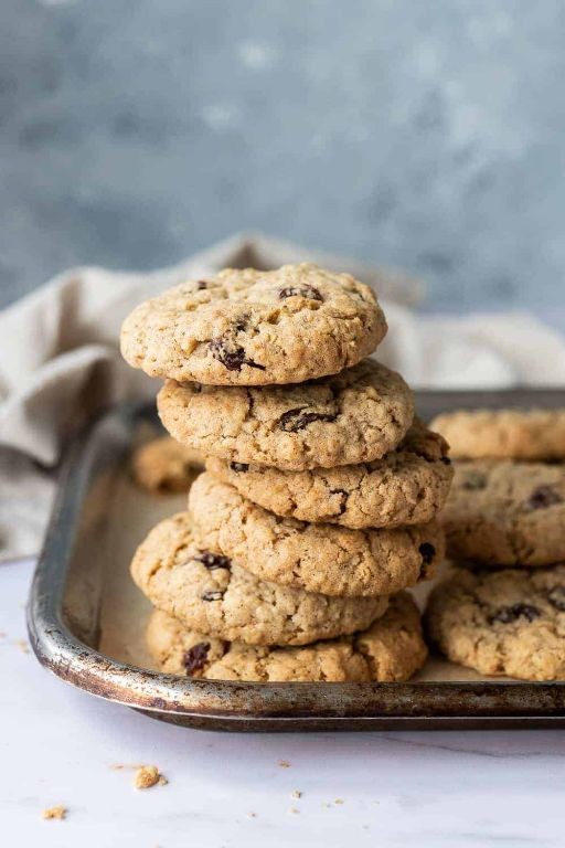 Crispy Vegan Oatmeal Raisin Cookies