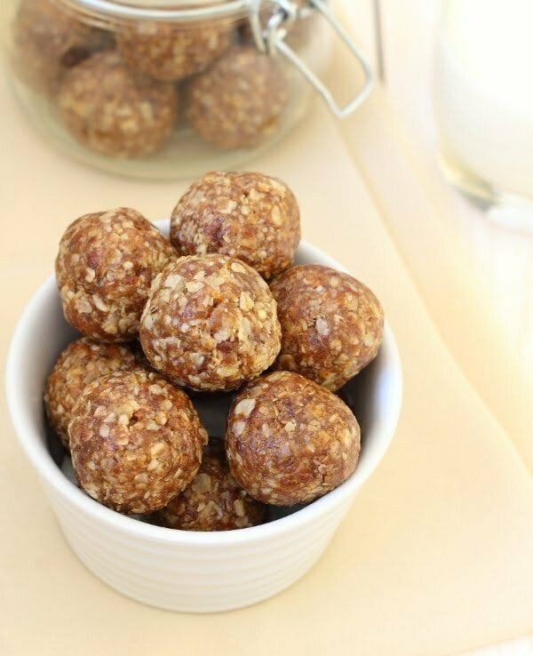 Dried Apricot and Almond Energy Balls