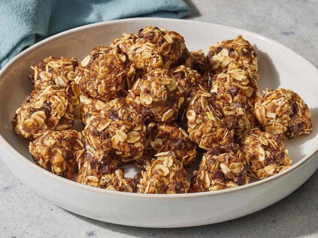 Flaxseed Energy Balls with Almonds