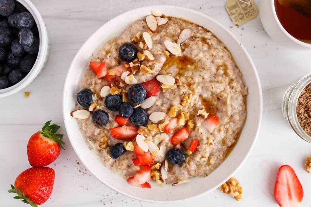 Flaxseed Oatmeal with Berries