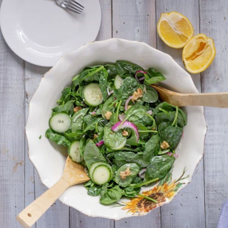 Flaxseed and Spinach Salad with Lemon Dressing