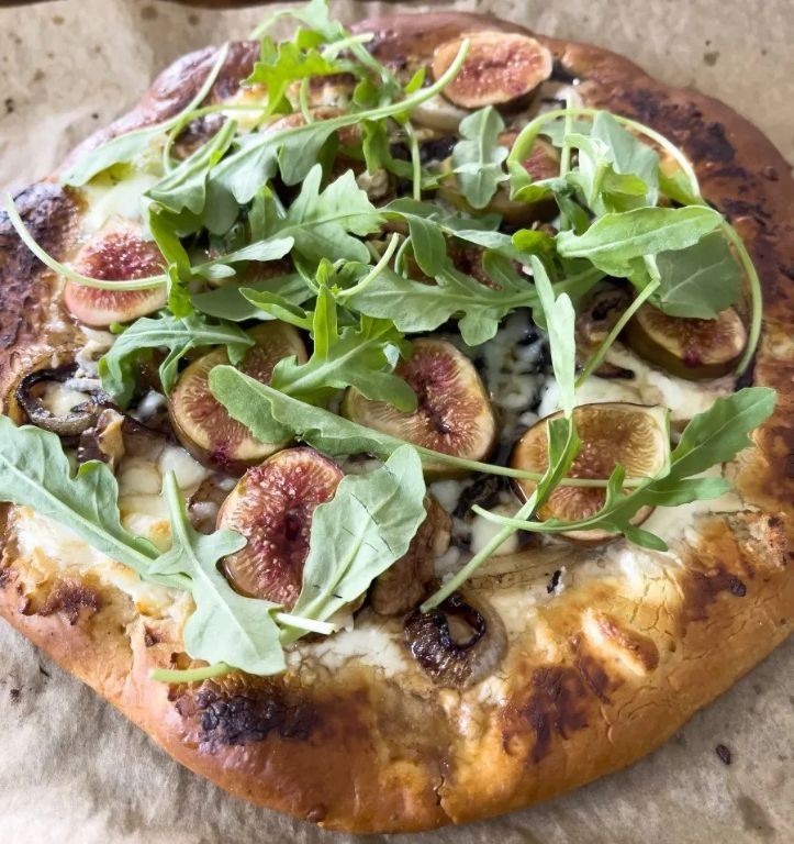 Fresh Fig and Arugula Pizza