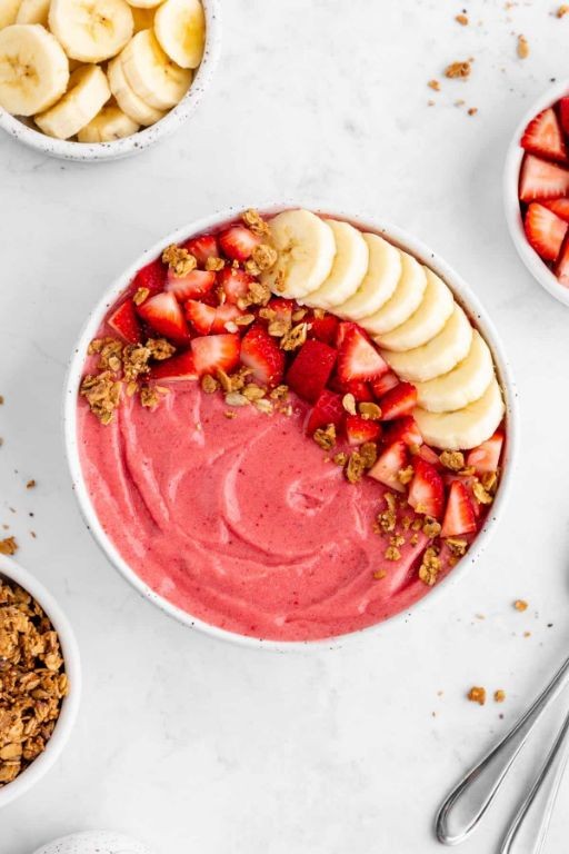 Frozen Banana and Strawberry Smoothie Bowl
