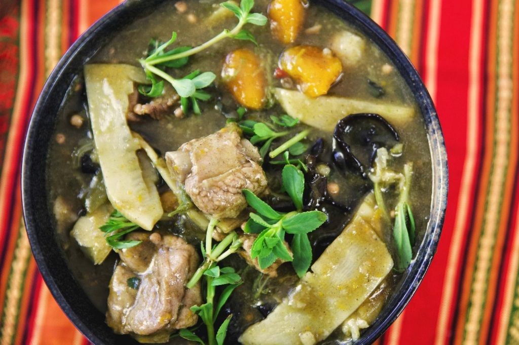Gaeng Nor Mai (Lao Bamboo Shoot Curry)
