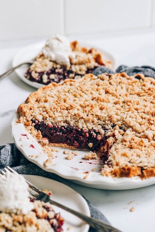 Gluten-Free Mixed Berry Pie with Oat Crust