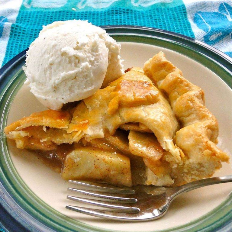 Homemade Allspice Apple Pie