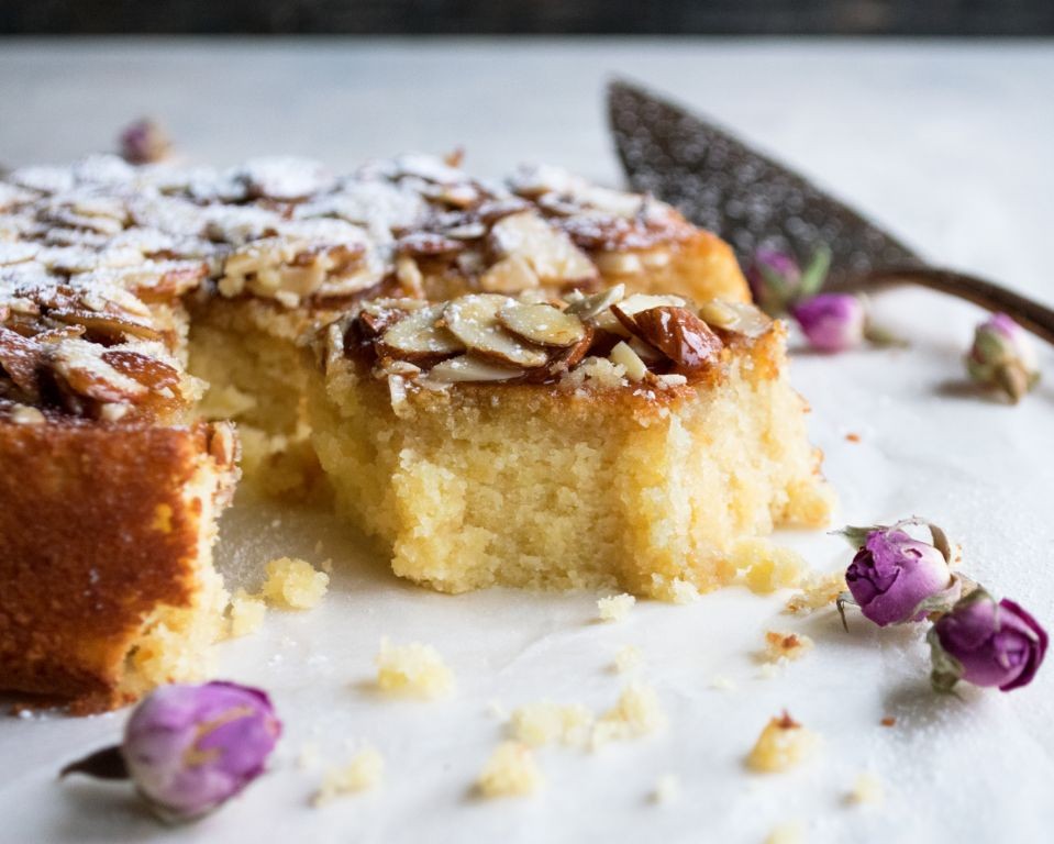 Honey and Almond Sponge Cake