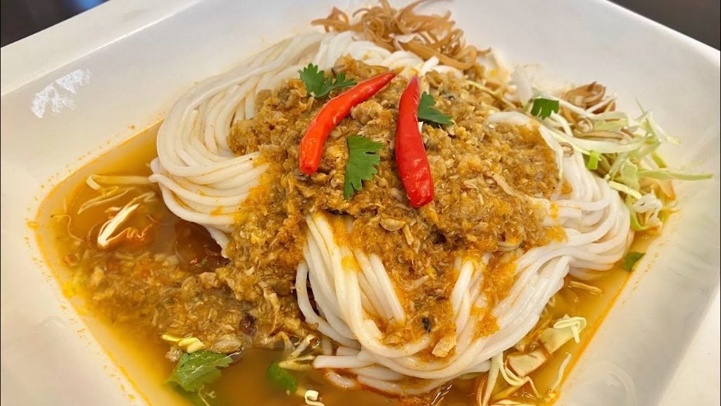Khao Poon Nam Jeow (Lao Noodle Soup with Fermented Soybean)