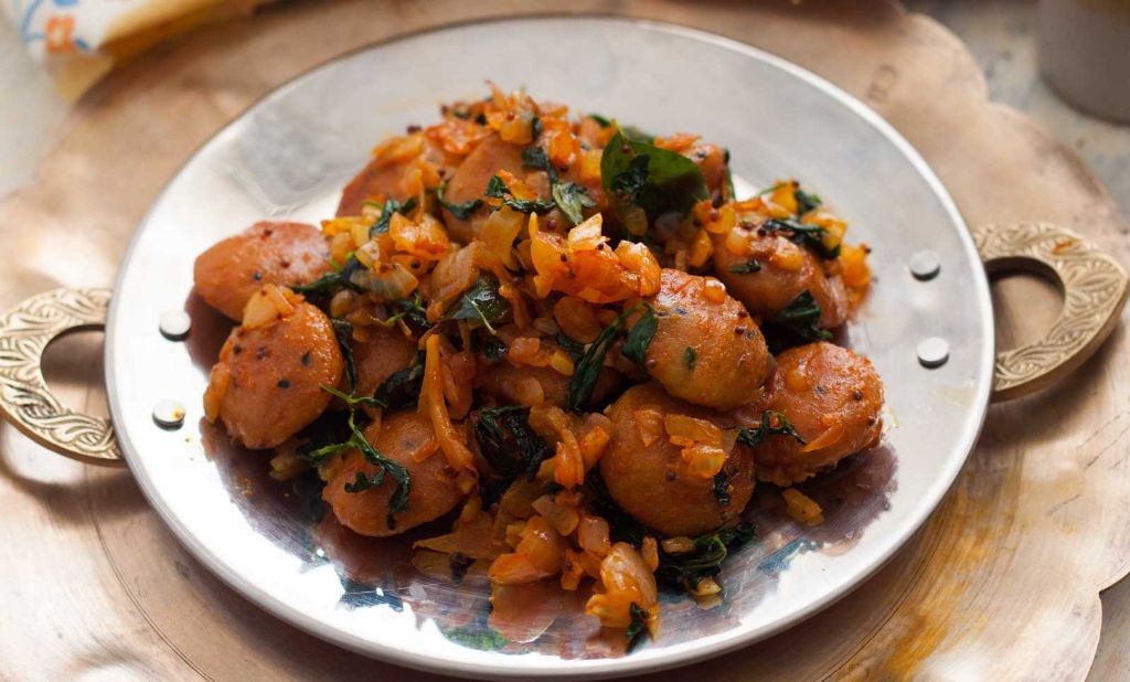 Masala Kadubu with Curry Leaves