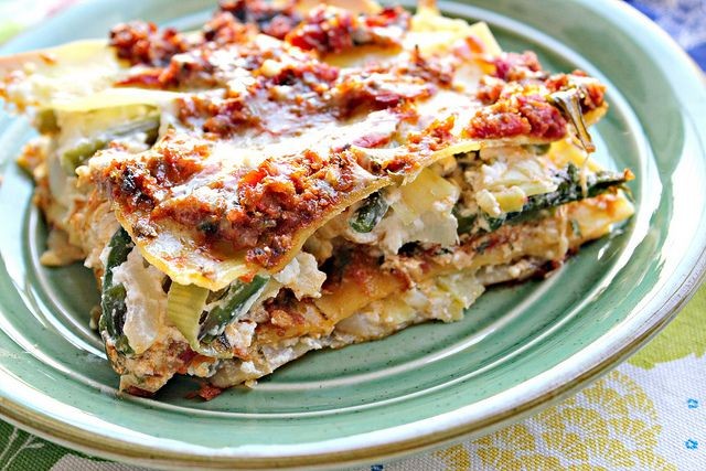 Pesto Lasagna with Cottage Cheese and Sun-Dried Tomatoes