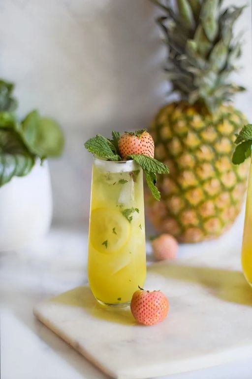 Pineberry Lemonade with Fresh Mint