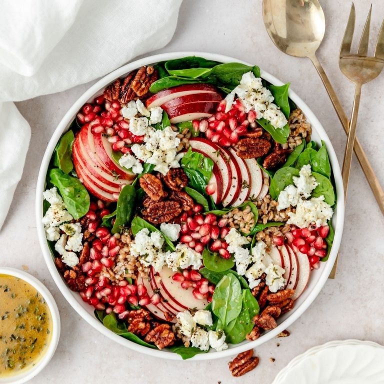 Pomegranate and Spinach Salad with Goat Cheese