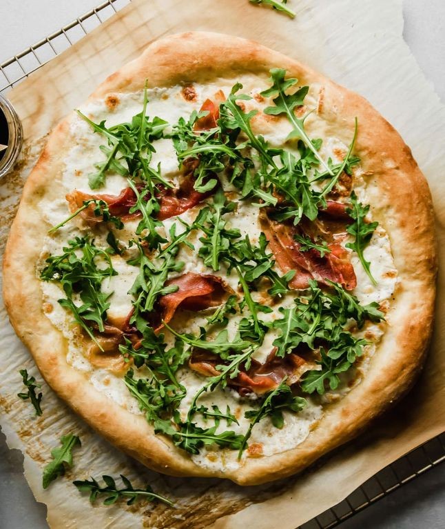 Prosciutto and Arugula White Pizza