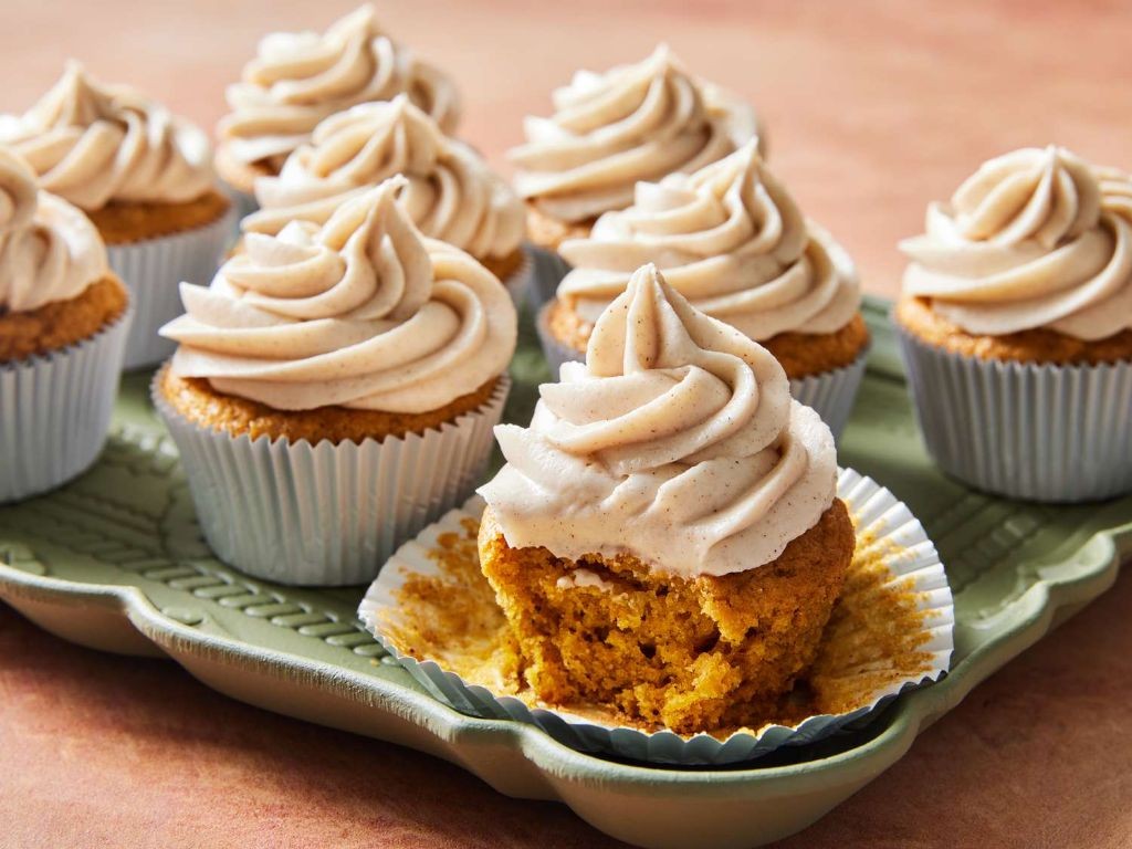 Pumpkin Spice Cupcakes with Cream Cheese Frosting