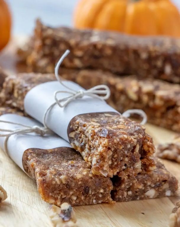 Pumpkin Spice Energy Bars with Pecans