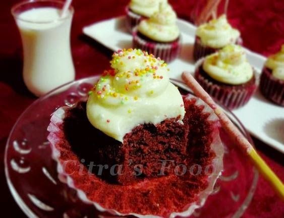 Red Velvet Steamed Cupcakes