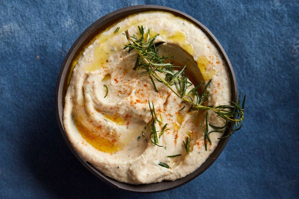 Roasted Garlic and Cannellini Bean Dip