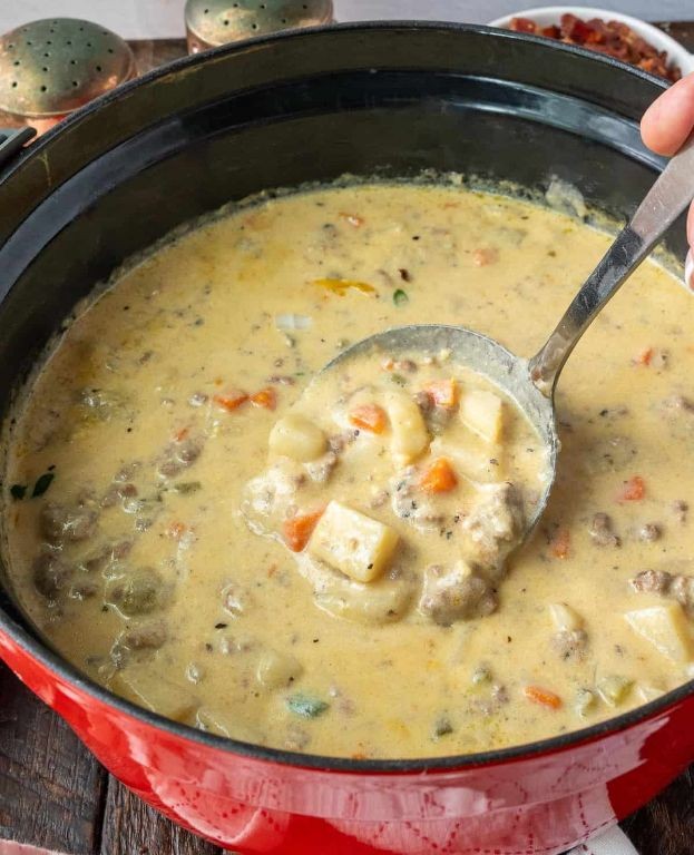 Slow Cooker Cheeseburger Soup