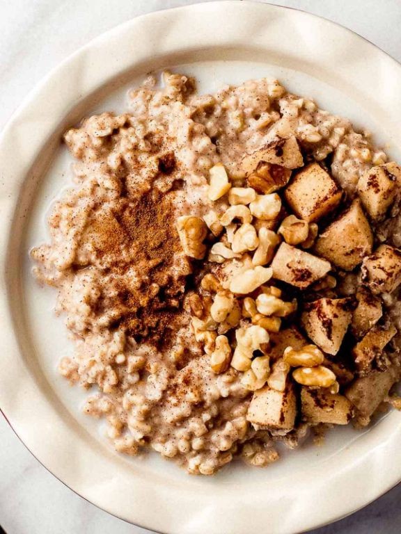 Slow Cooker Cinnamon Apple Oatmeal