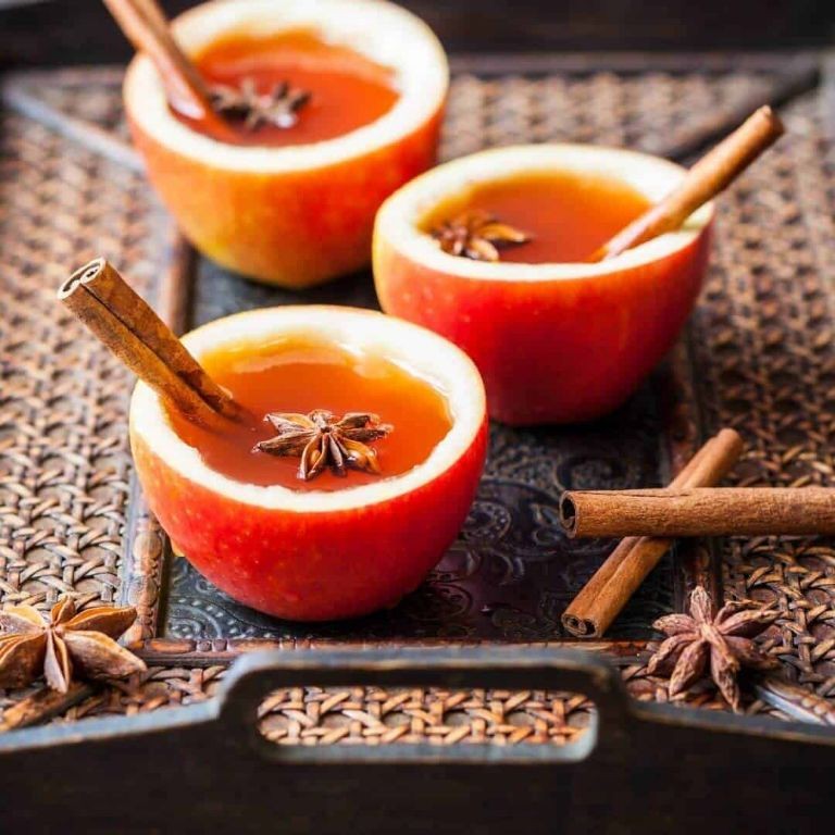Spiced Rum Cinnamon Apple Cider