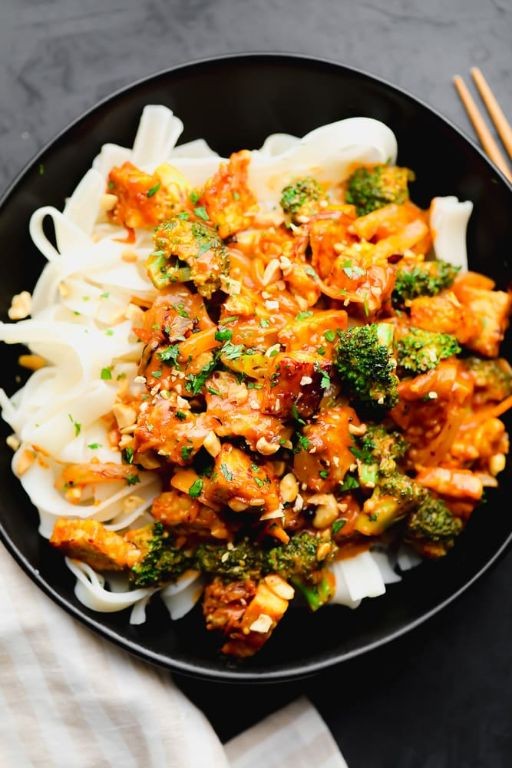 Spicy Tempeh Stir-Fry with Peanut Sauce