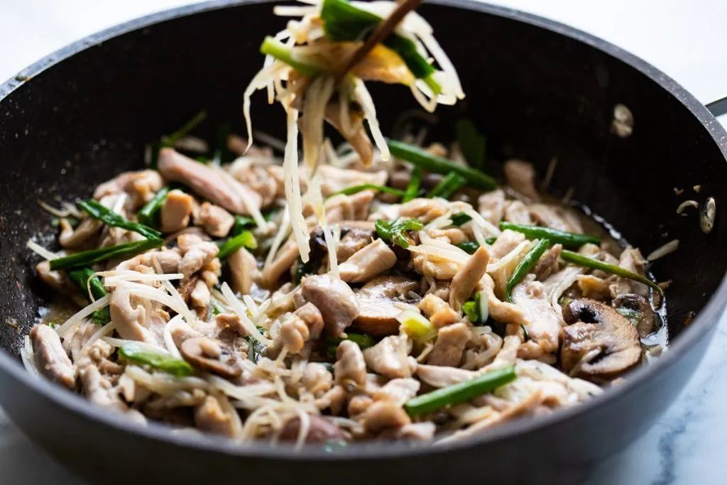 Sprouted Mung Bean and Mushroom Stir-Fry