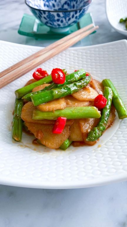 Stir-Fried Water Chestnuts with Garlic and Ginger