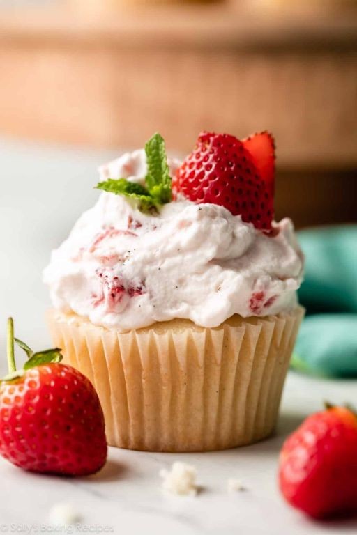 Strawberry Cream Steamed Cupcakes