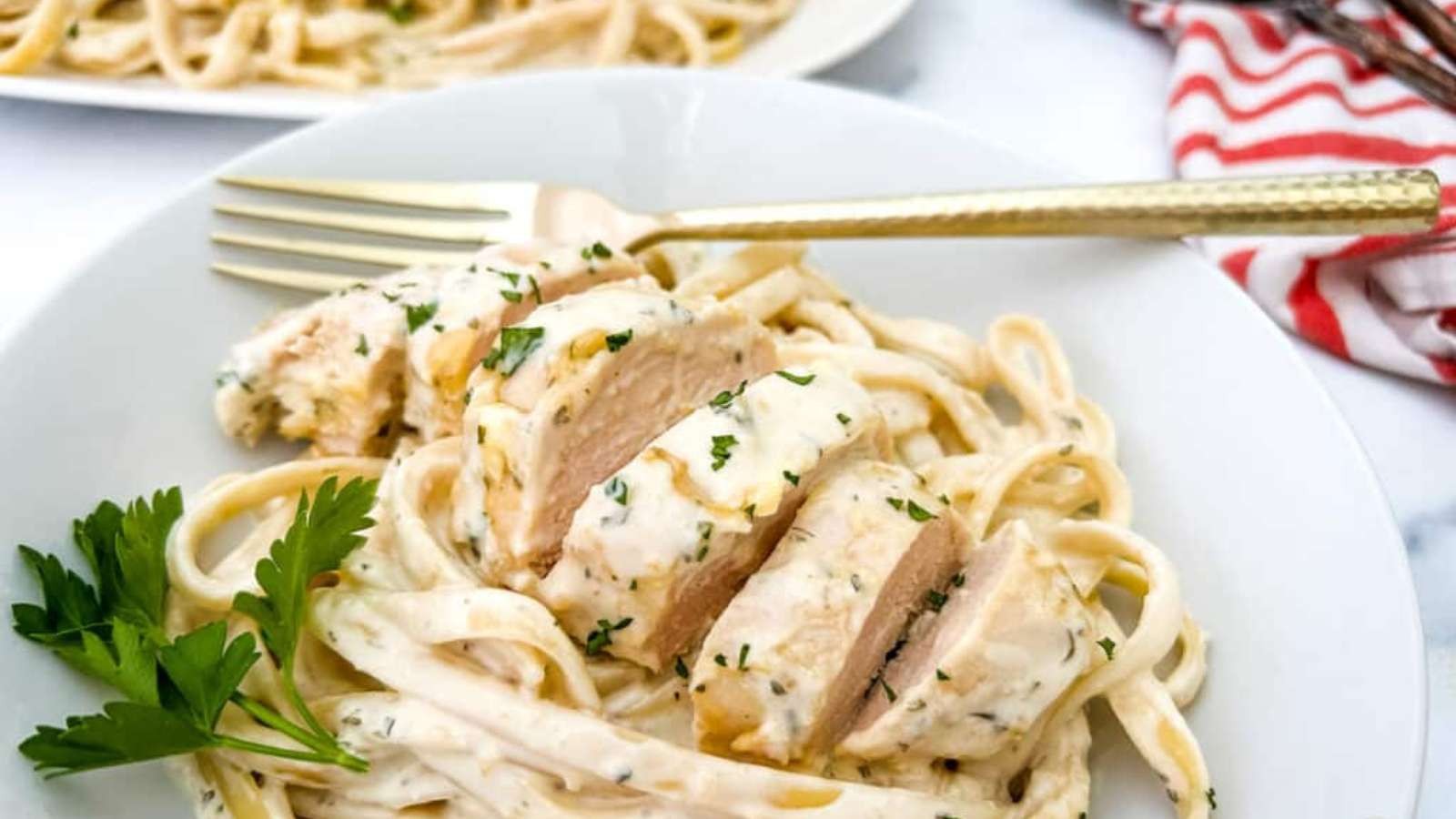 Slow Cooker Garlic Parmesan Chicken Pasta