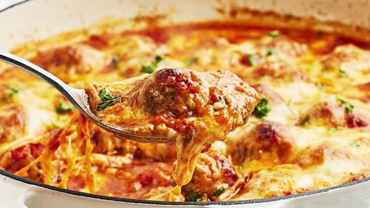 Easy Cheesy Meatball Casserole