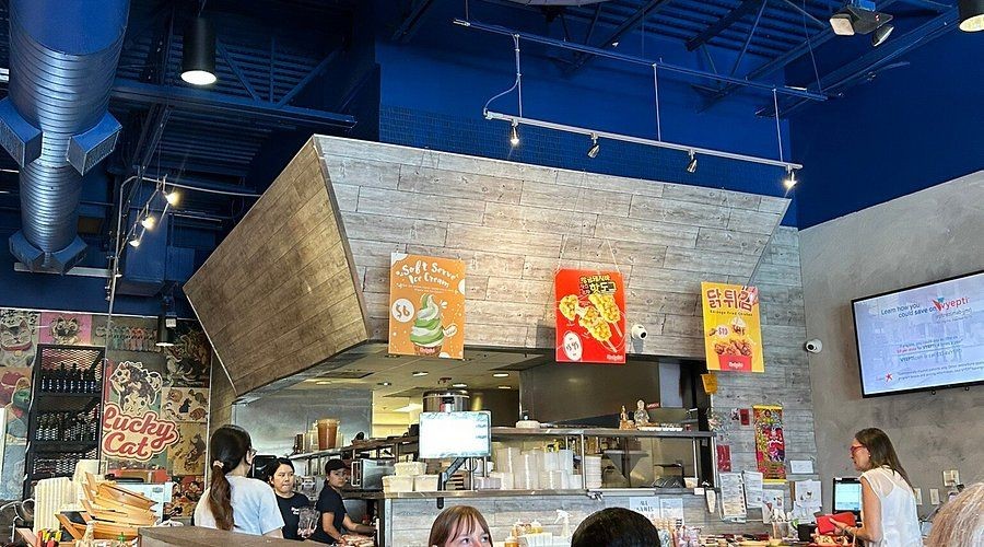 LUCKY CAT STREET EATERY