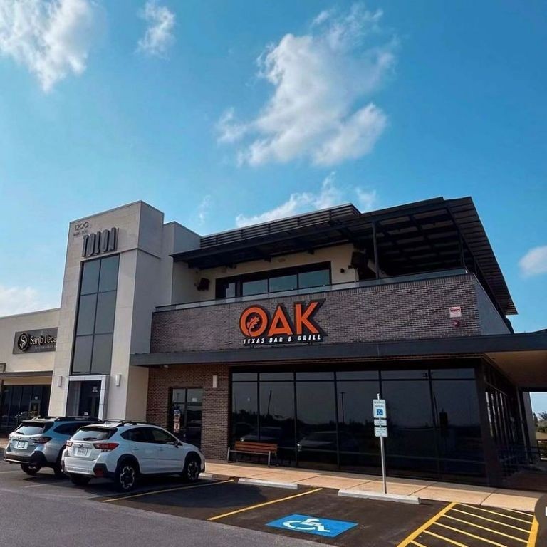 Oak Texas Bar & Grill - Uptown