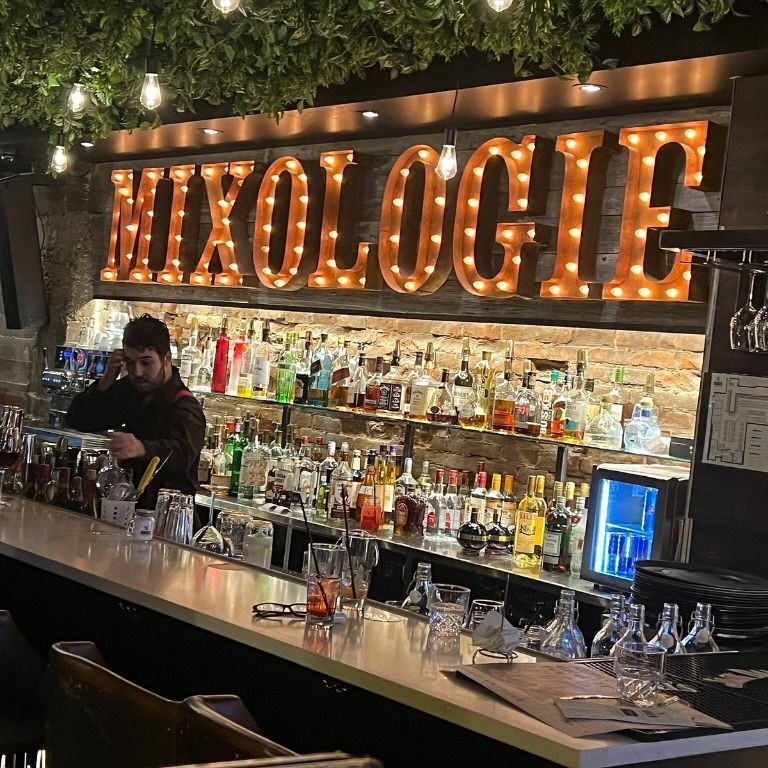 SHAKER Kitchen & Mixology